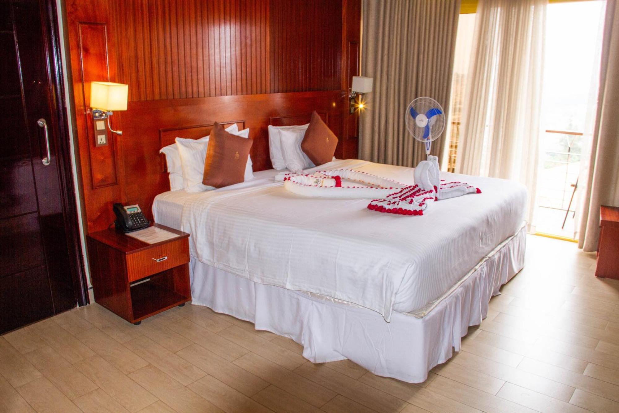 קיגאלי Sainte Famille Hotel מראה חיצוני תמונה