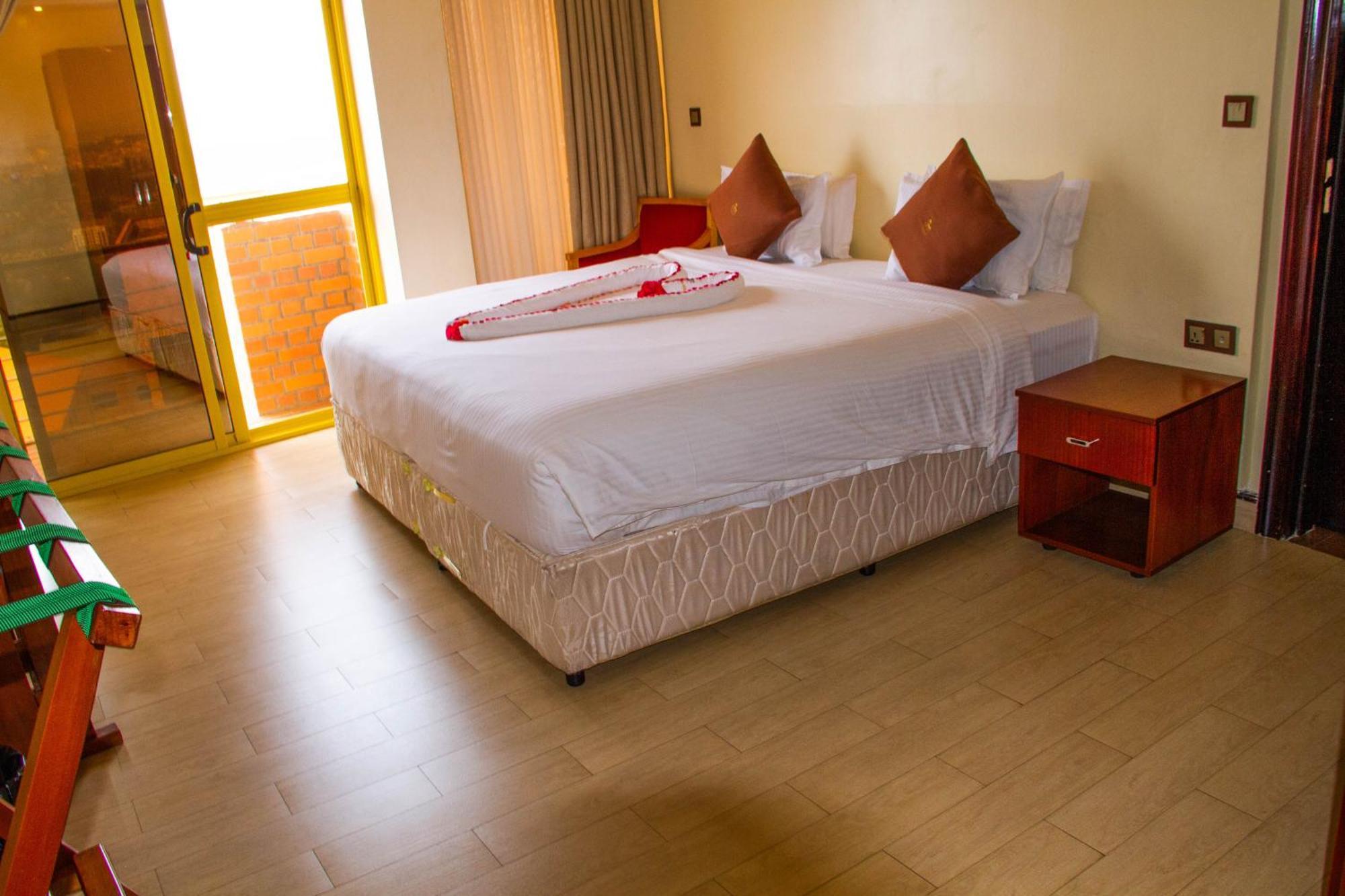 קיגאלי Sainte Famille Hotel מראה חיצוני תמונה