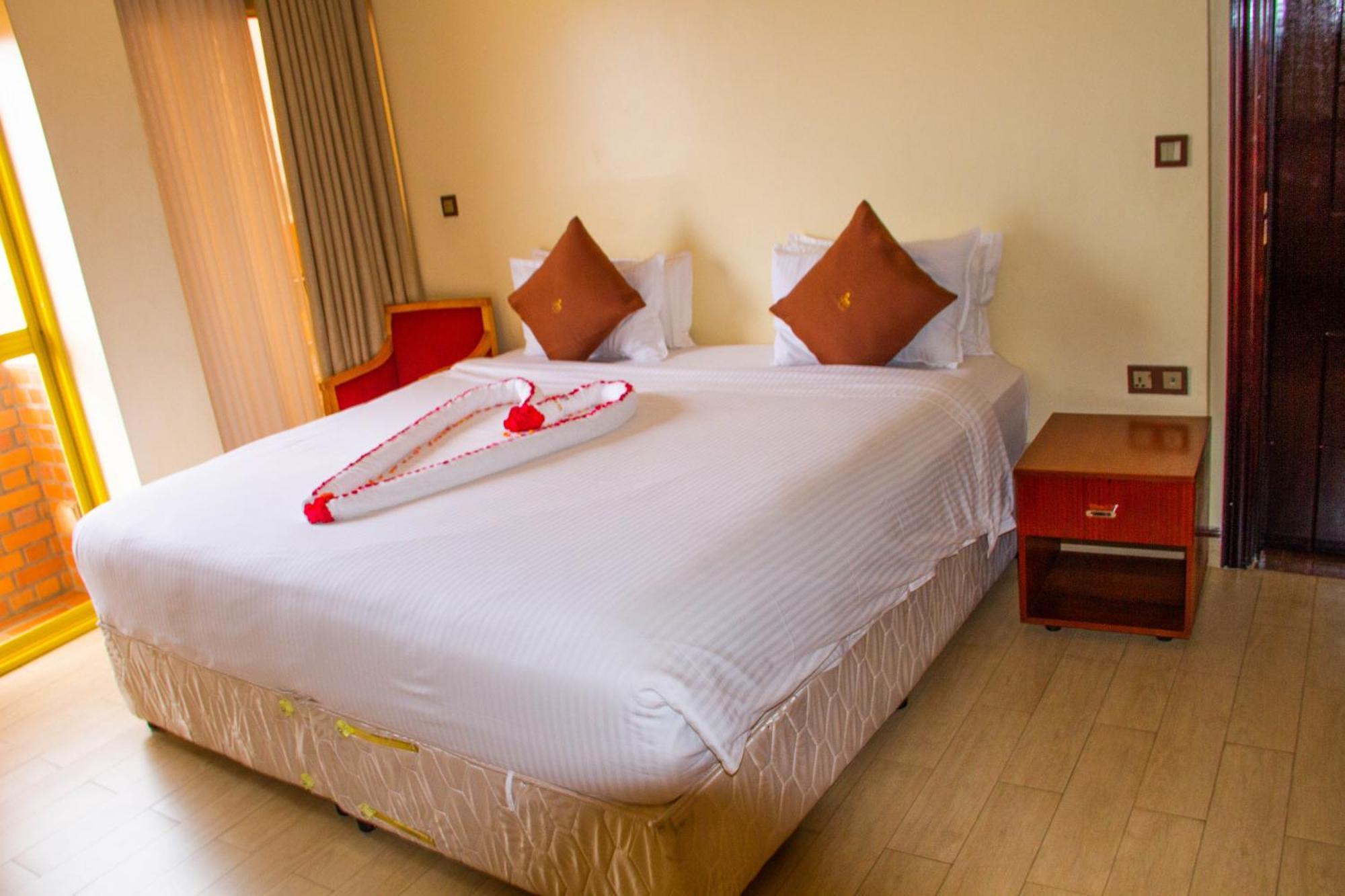 קיגאלי Sainte Famille Hotel מראה חיצוני תמונה