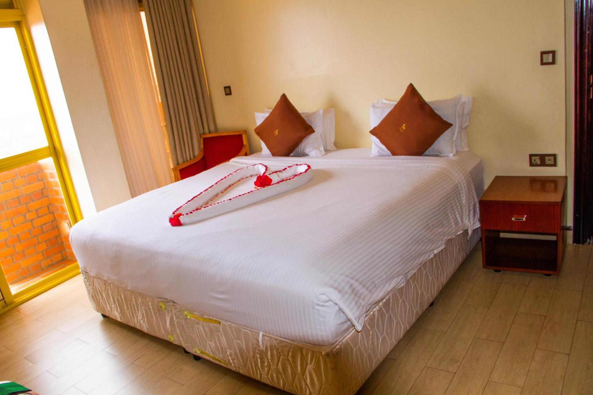 קיגאלי Sainte Famille Hotel מראה חיצוני תמונה