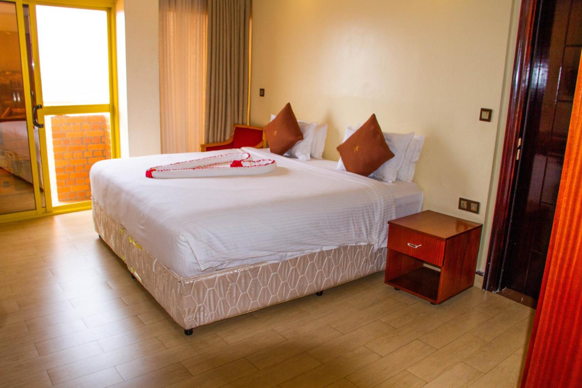 קיגאלי Sainte Famille Hotel מראה חיצוני תמונה