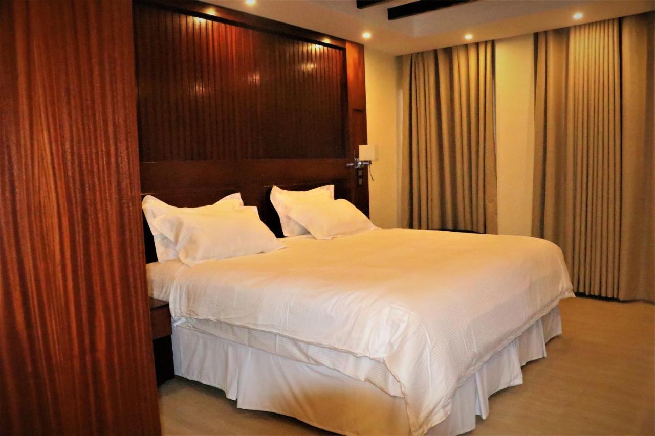 קיגאלי Sainte Famille Hotel מראה חיצוני תמונה