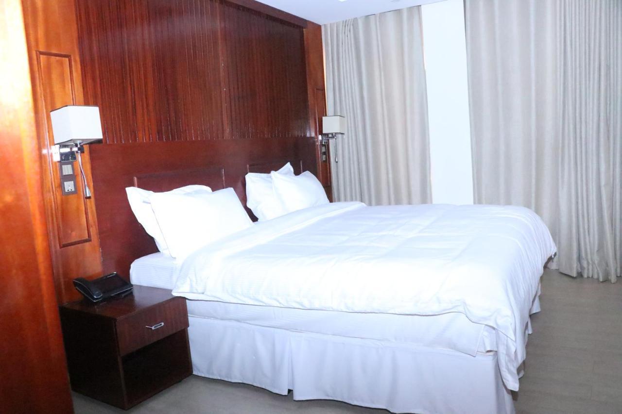 קיגאלי Sainte Famille Hotel מראה חיצוני תמונה