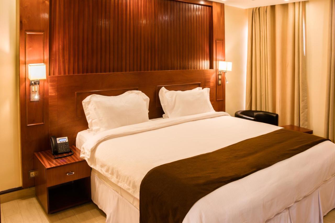 קיגאלי Sainte Famille Hotel מראה חיצוני תמונה