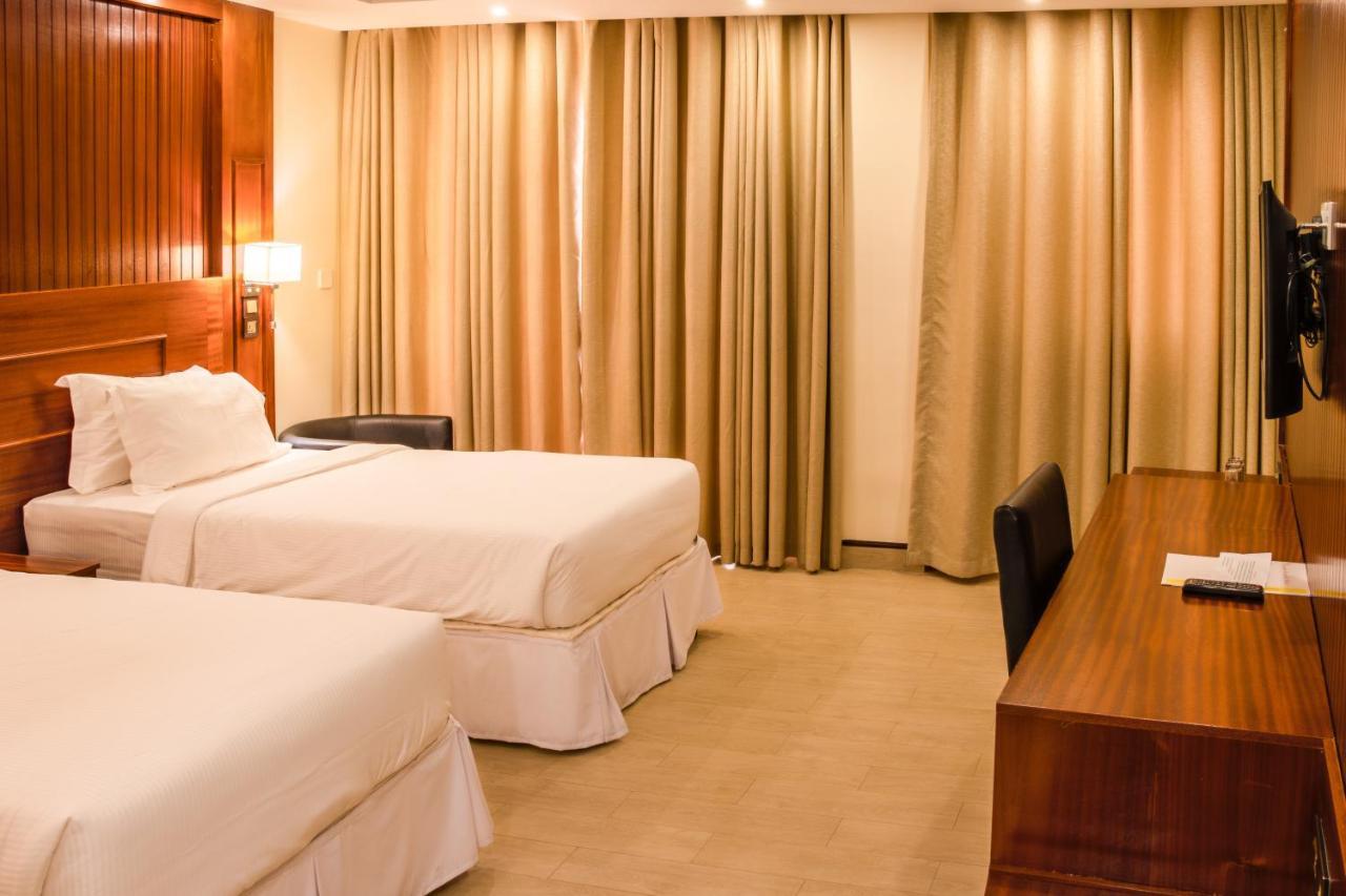 קיגאלי Sainte Famille Hotel מראה חיצוני תמונה