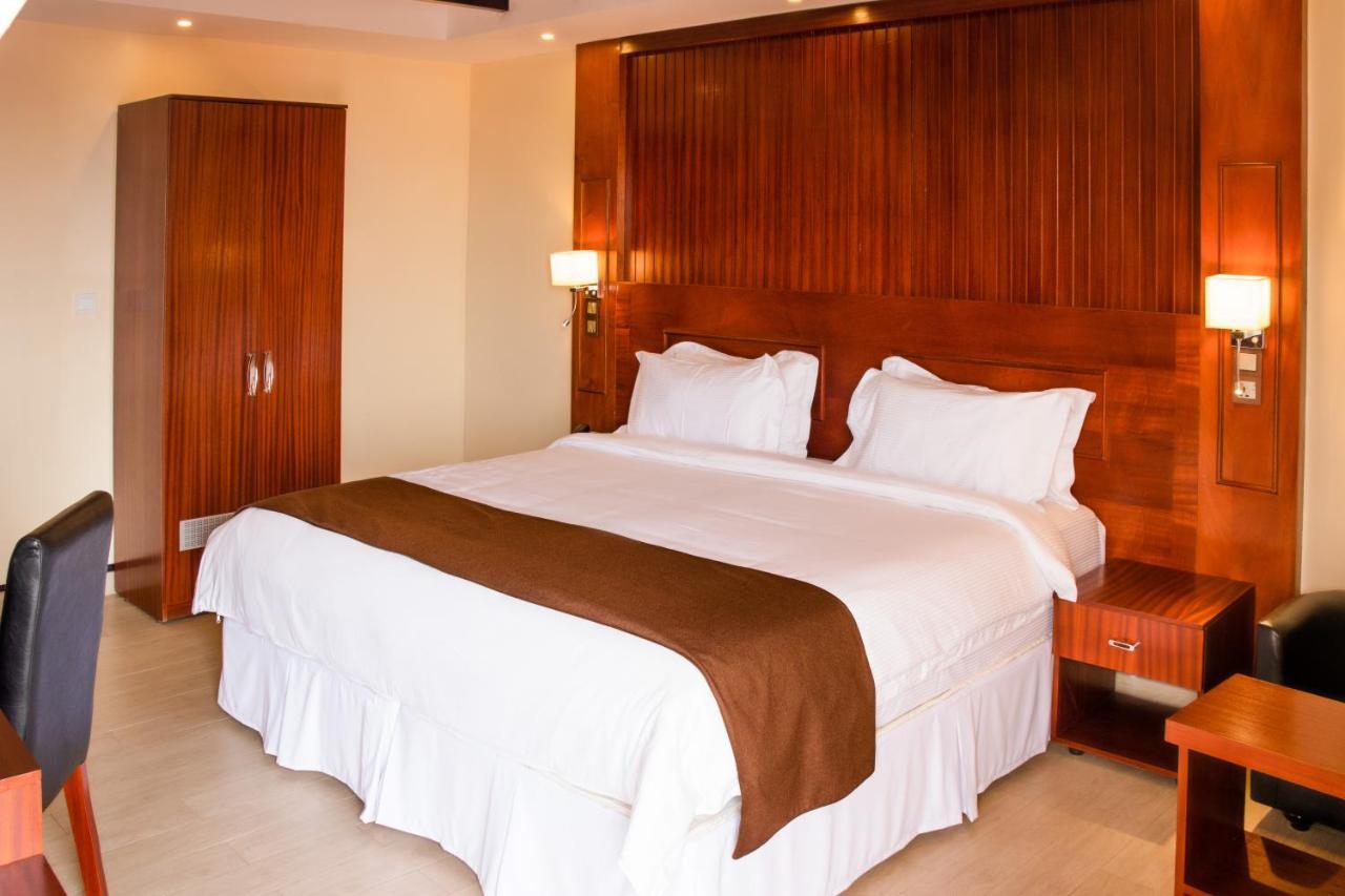 קיגאלי Sainte Famille Hotel מראה חיצוני תמונה